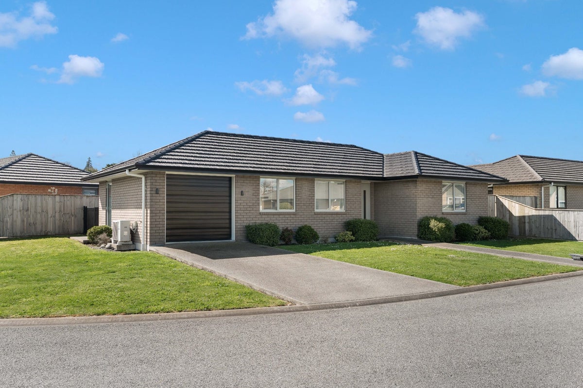 12 Tarata Grove, Masterton, Masterton - Carousel 17