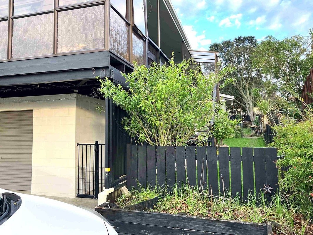 16A Collie Street, Hillpark, Auckland - Carousel 1