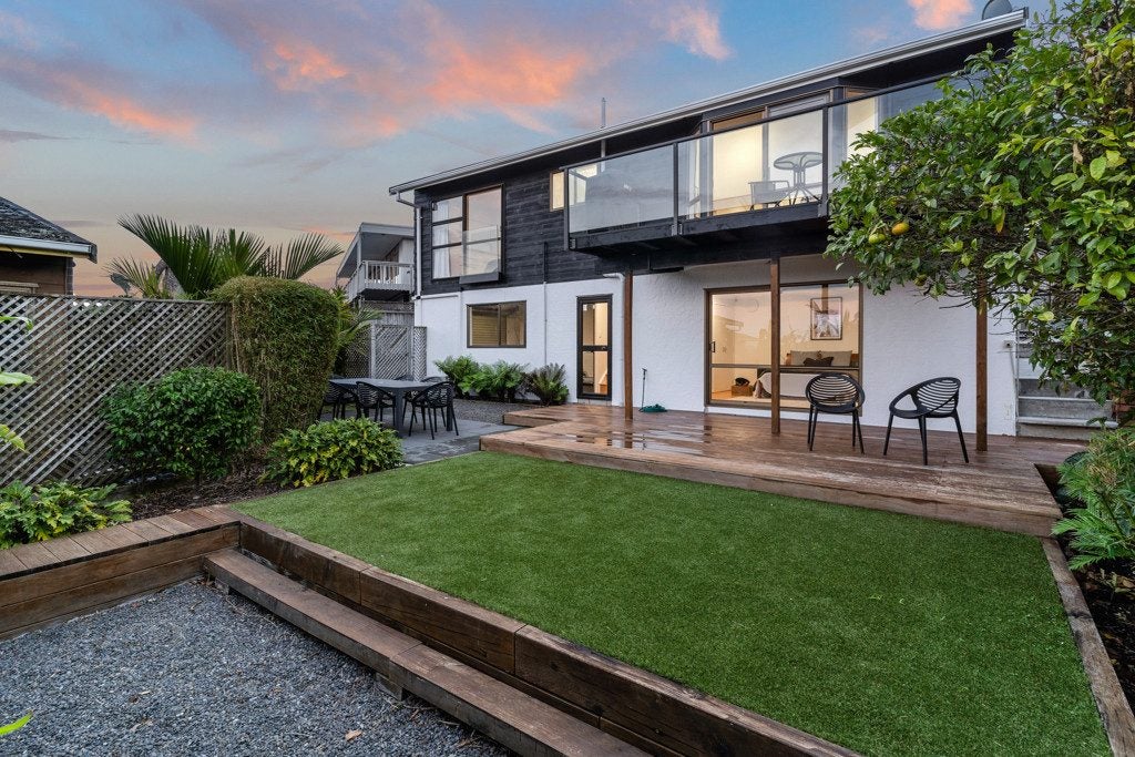 2/55A Woodlands Crescent, Browns Bay, Auckland - Carousel 1