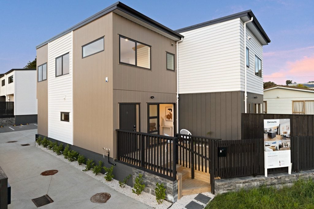 21B Neal Avenue, Glenfield, Auckland - Carousel 1