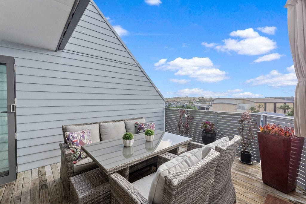 2/13 Pannill Place, Oteha, Auckland - Carousel 2