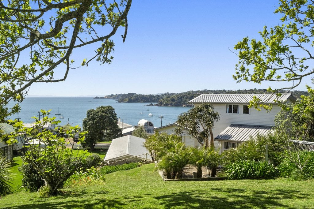 14 Waikare Road, Oneroa, Waiheke Island - Carousel 1