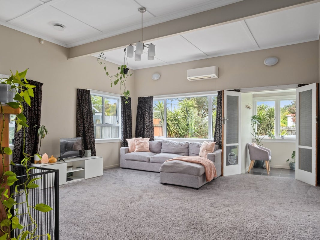 1 Lyndhurst Street, Awapuni, Gisborne - Carousel 1