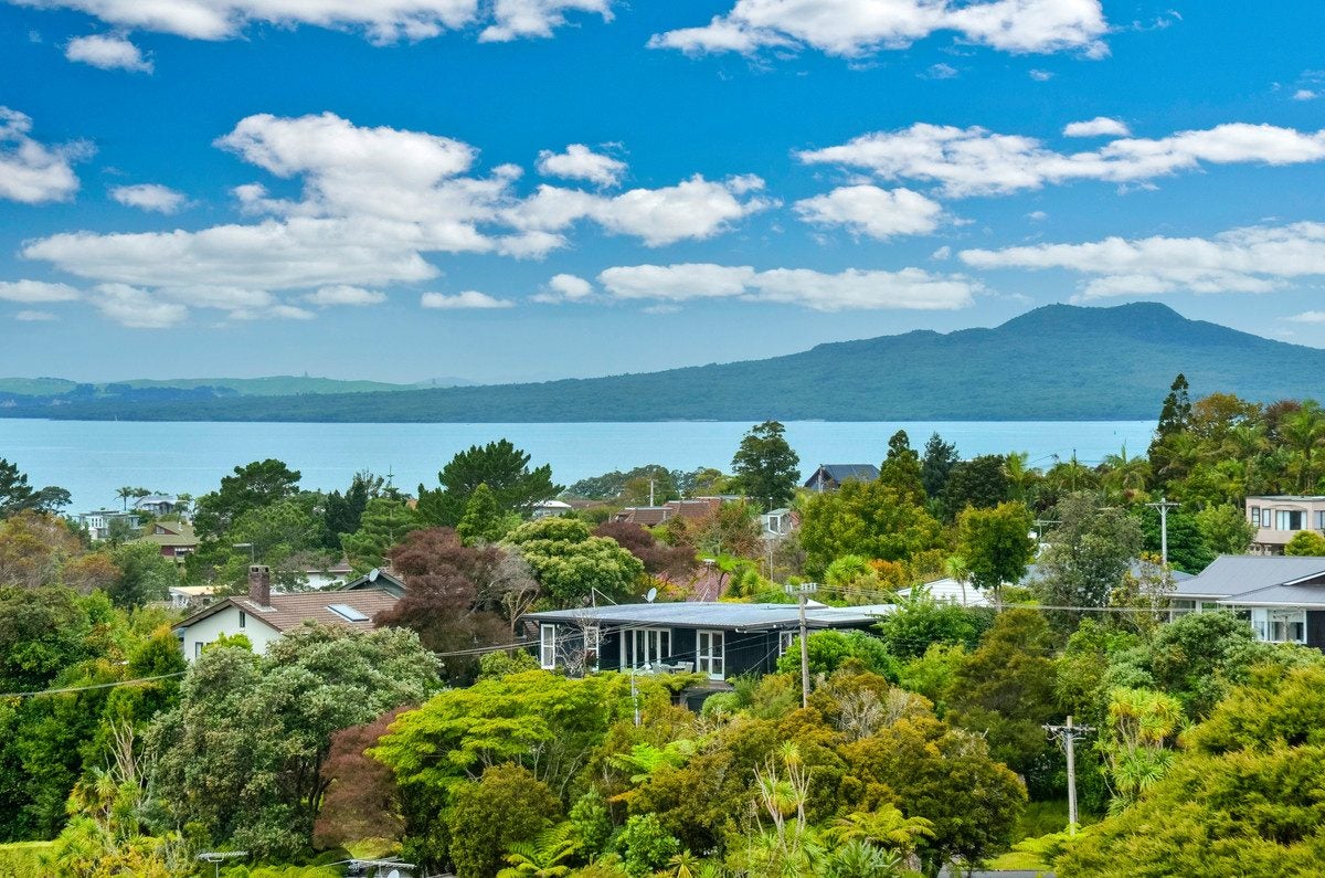 2/35 Aberdeen Road, Castor Bay, Auckland - Carousel 2
