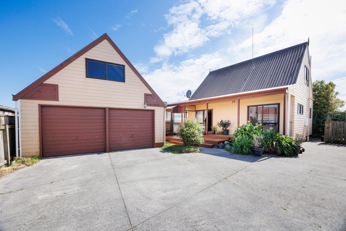 85 Geraldine Crescent, Cloverlea, Palmerston North - Carousel 1