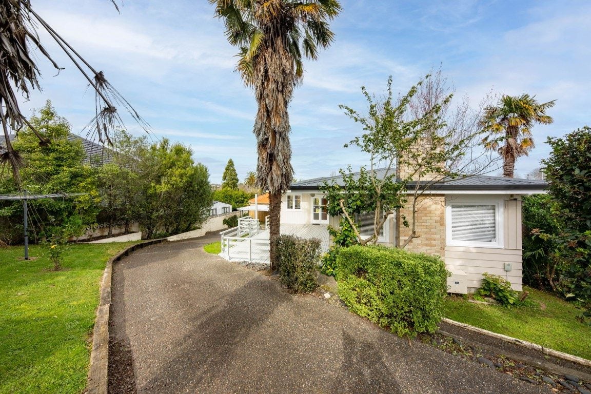 52 Cambridge Road, Hillcrest, Hamilton - Carousel 1