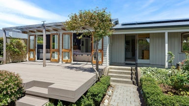 16 Rauparaha Street, Waikanae Beach, Waikanae - Carousel 1