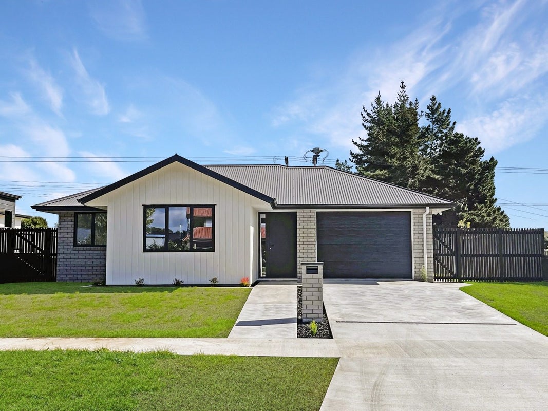 11 Whakahaumako Road, Leamington, Cambridge - Carousel 1
