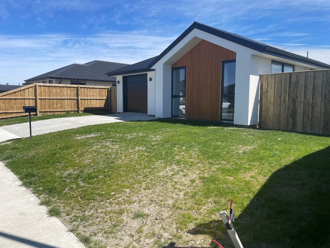31 Mehrtens Crescent, Woodend, Woodend - Carousel 1