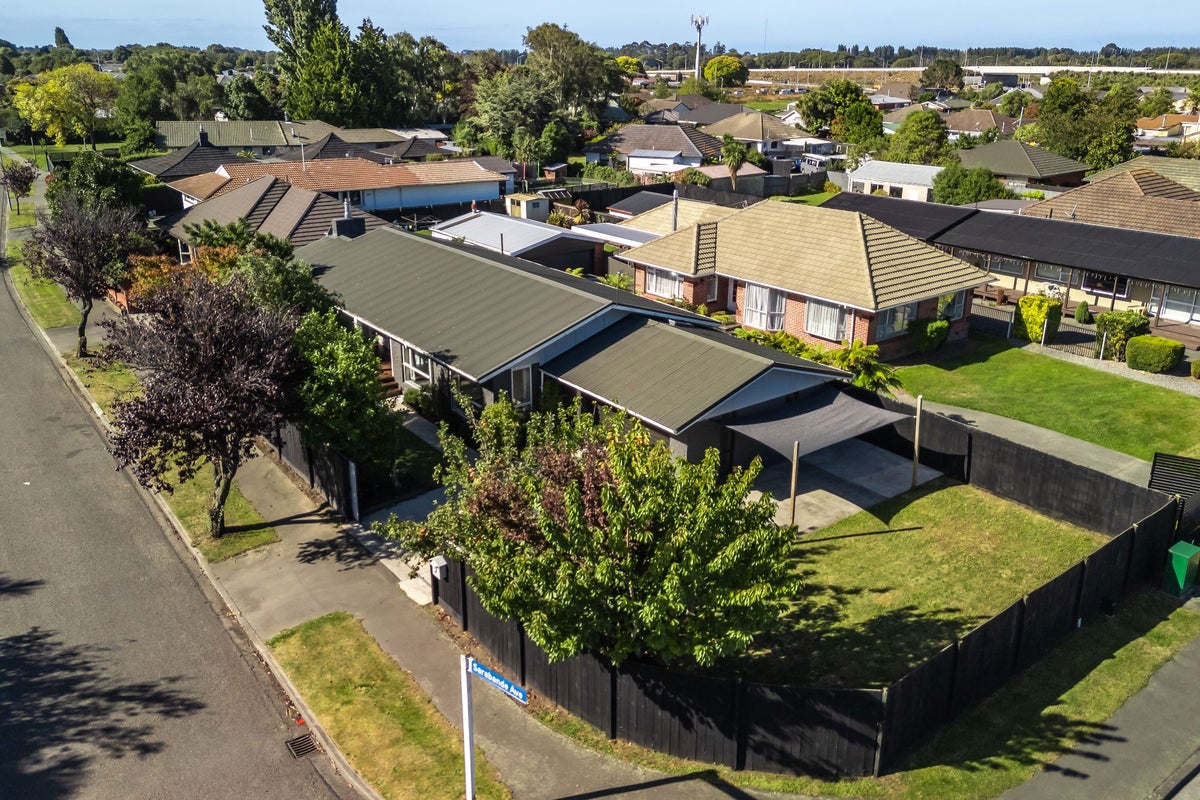 1/2 Sarabande Avenue, Redwood, Christchurch - Carousel 20
