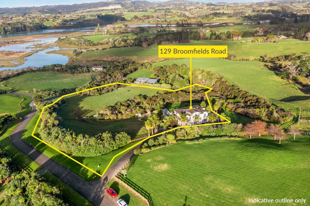 129 Broomfields Road, Howick - Carousel 1