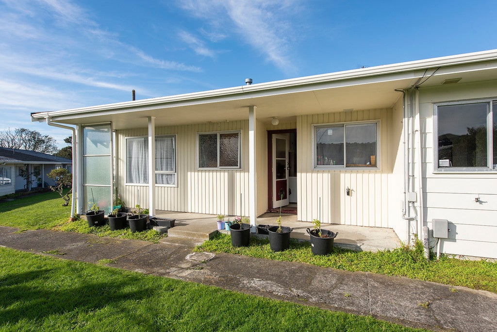 2/10 Petherick Crescent, Johnsonville, Wellington - Carousel 2