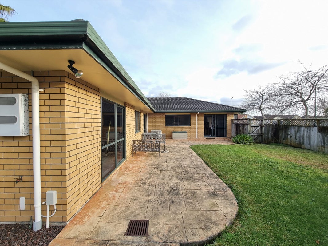 91 Moyrus Crescent, East Tamaki Heights, Auckland - Carousel 1
