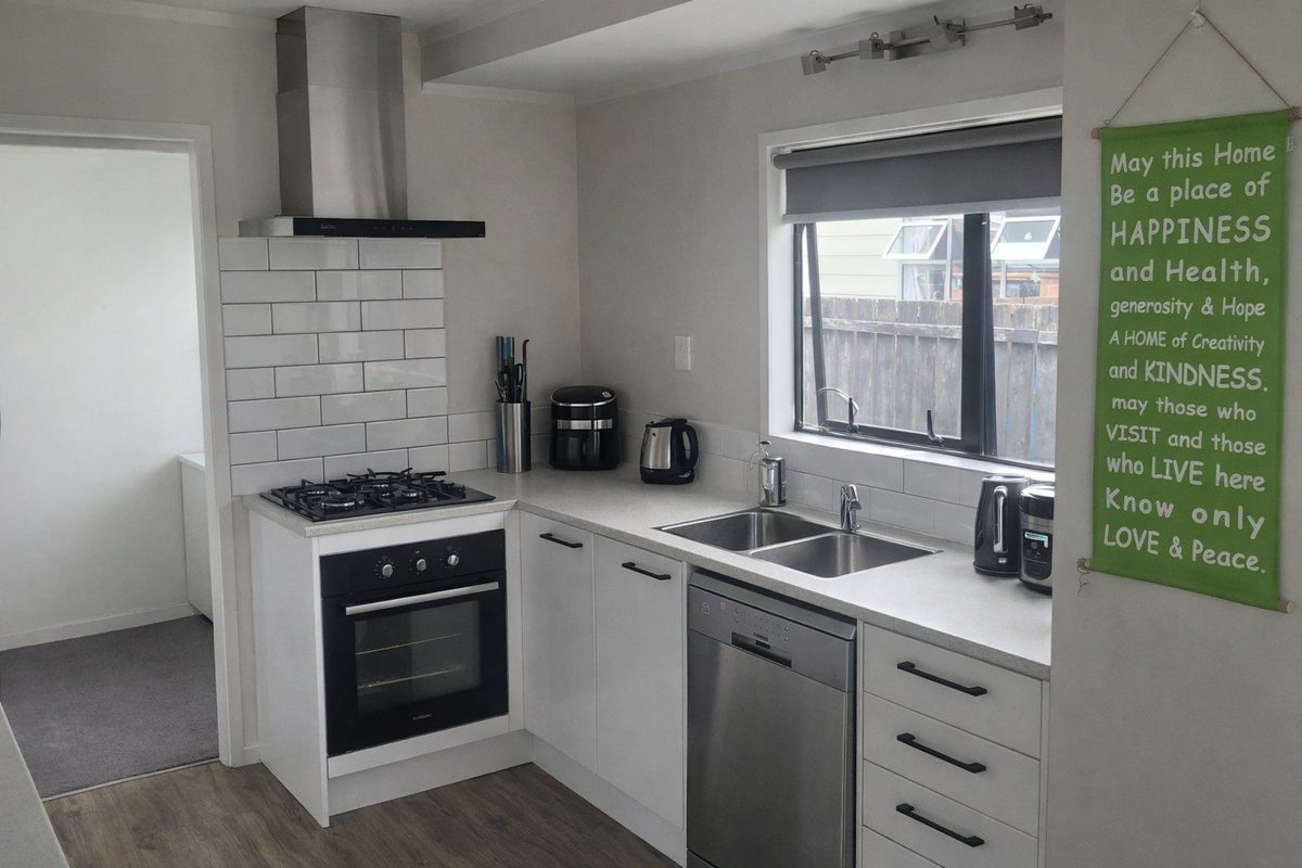 2/256 Porchester Road, Takanini, Auckland - Carousel 2