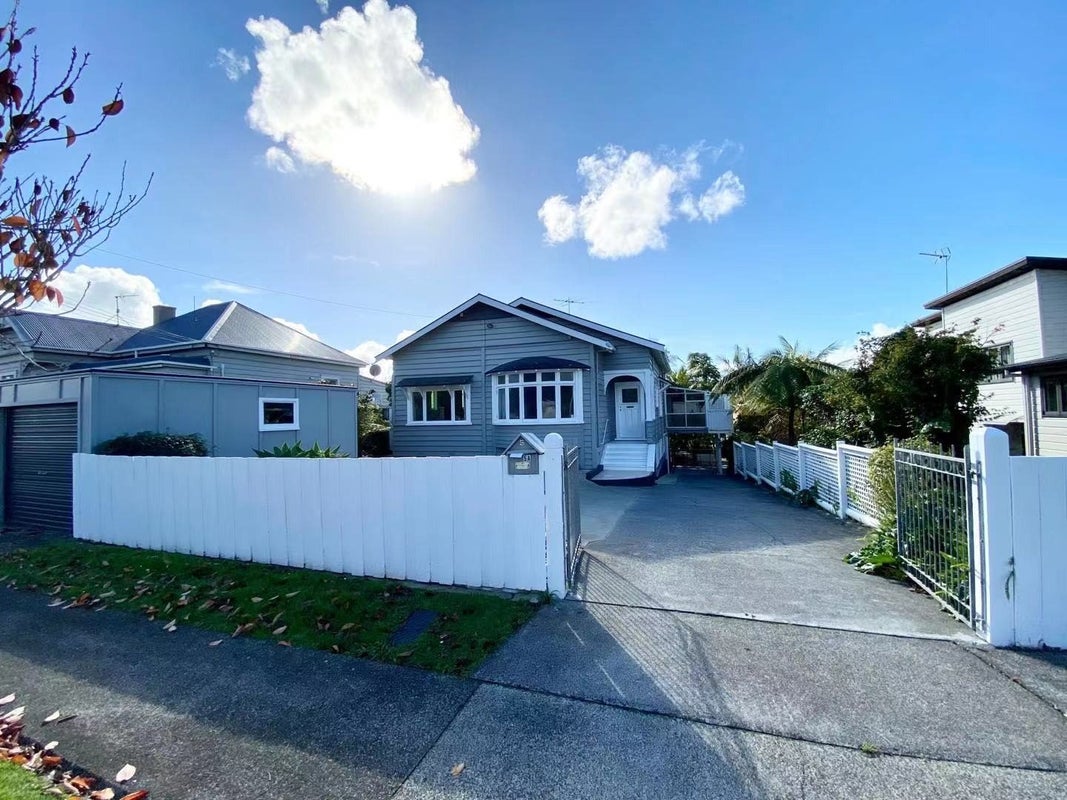 5 Bannerman Road, Morningside, Auckland - Carousel 1