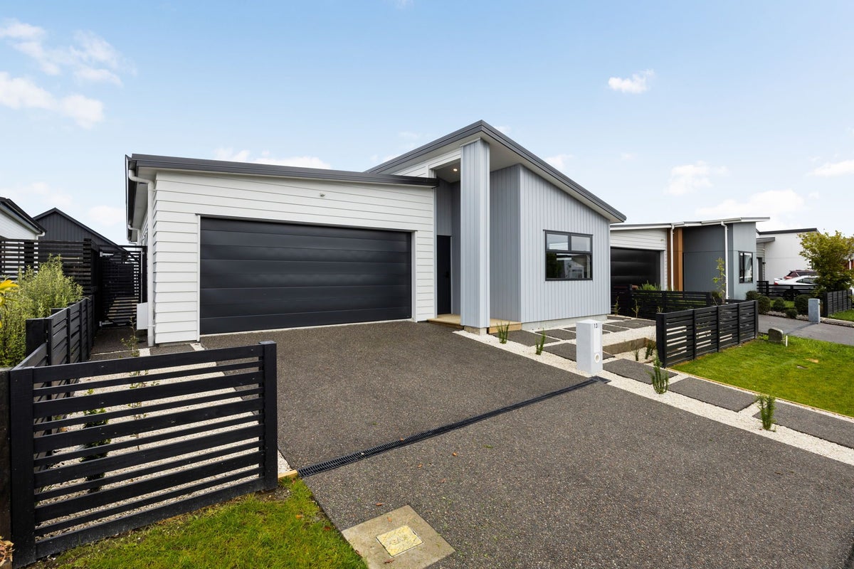 13 Gosset Avenue, Chartwell, Hamilton - Carousel 1