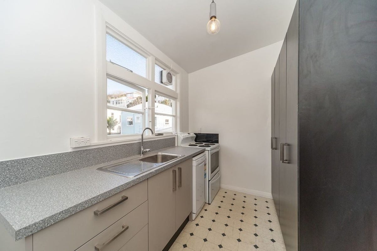 2/19 Ohiro Road, Aro Valley, Wellington - Carousel 2