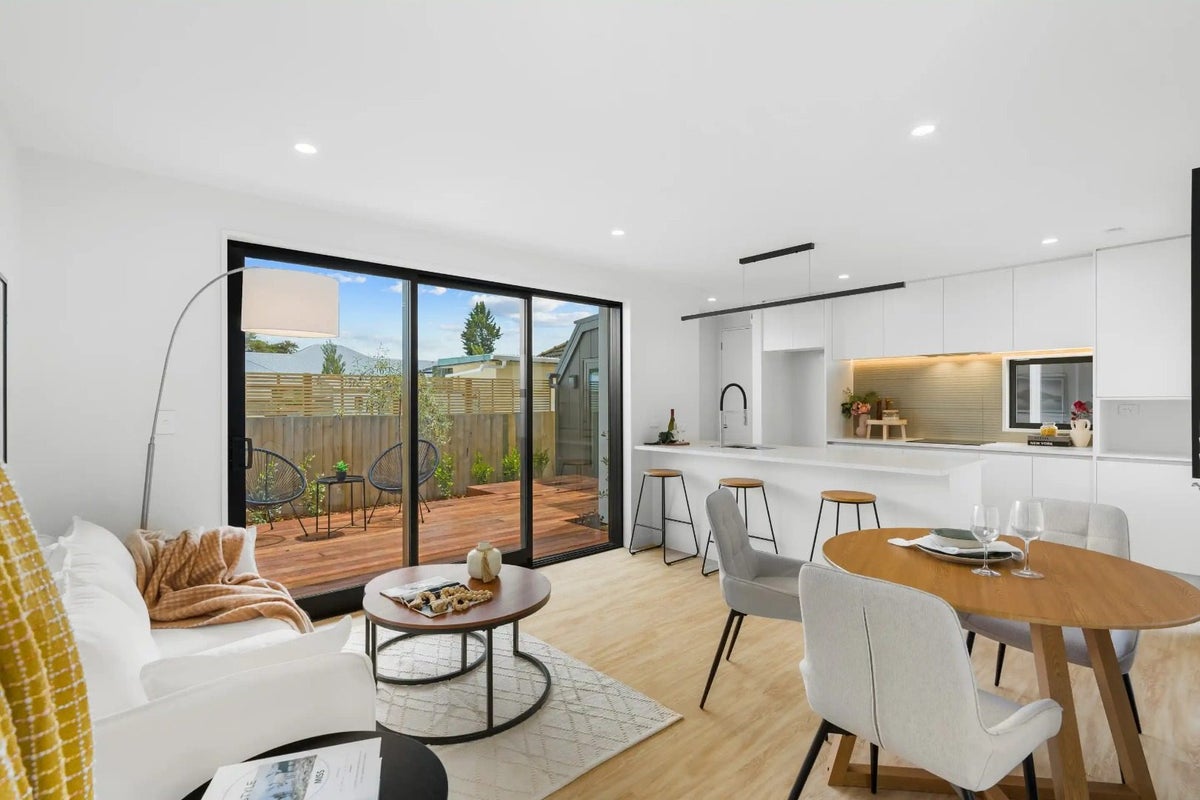 2/5 Clarence Street South, Addington, Christchurch - Carousel 2