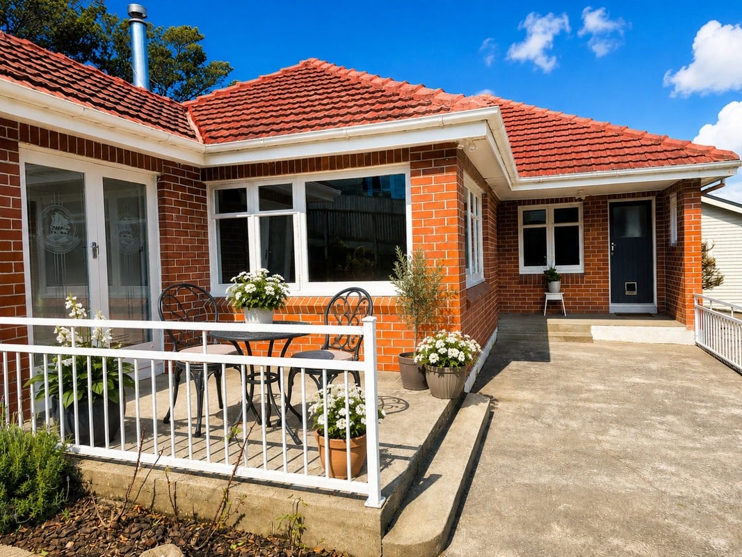 5 Omar Street, Khandallah, Wellington - Carousel 1