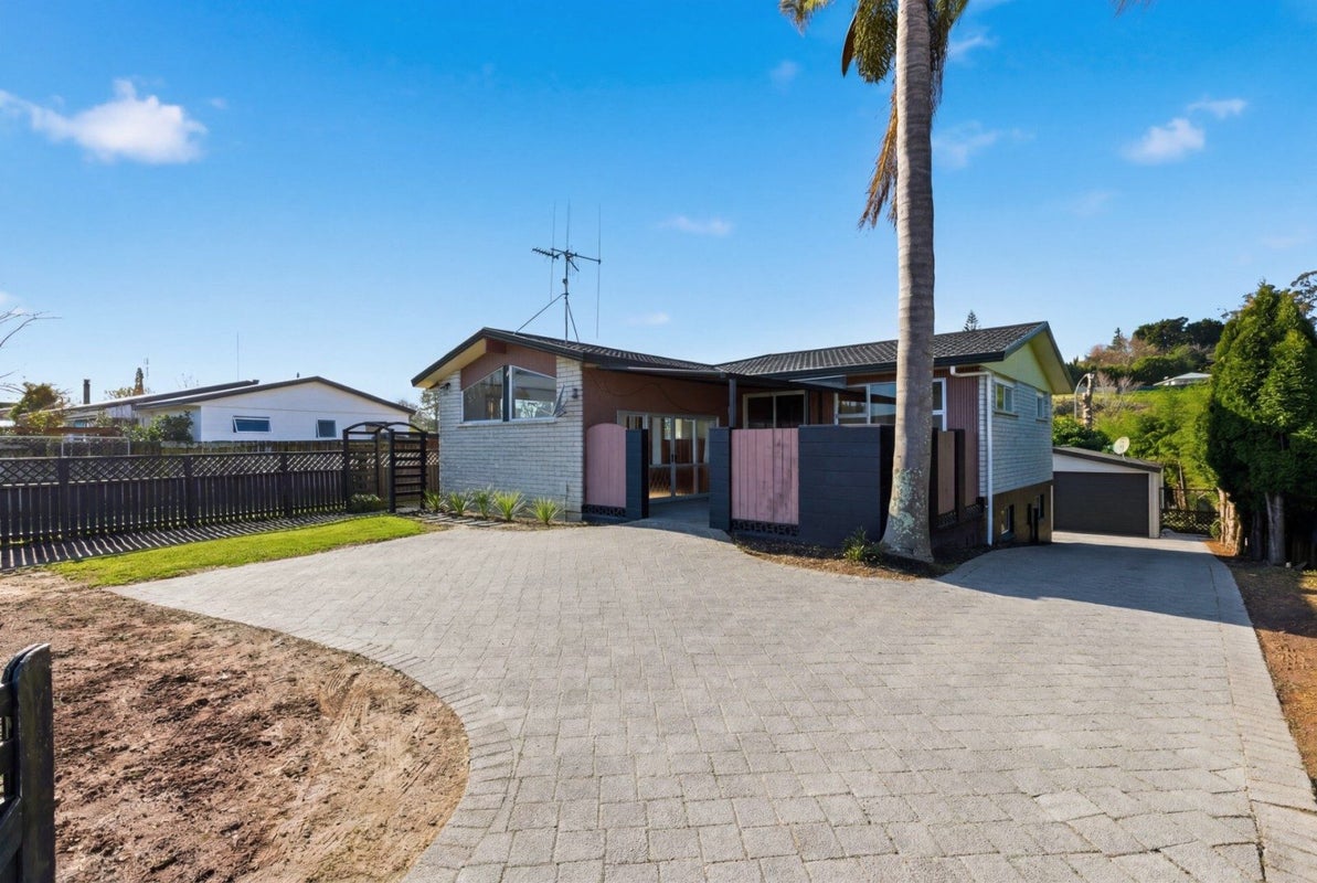 18 Olivine Street, Poike, Tauranga - Carousel 1