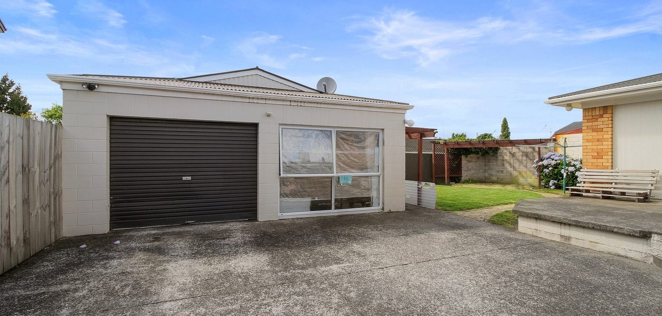 10 Beaumont Street, Hamilton East, Hamilton - Carousel 18