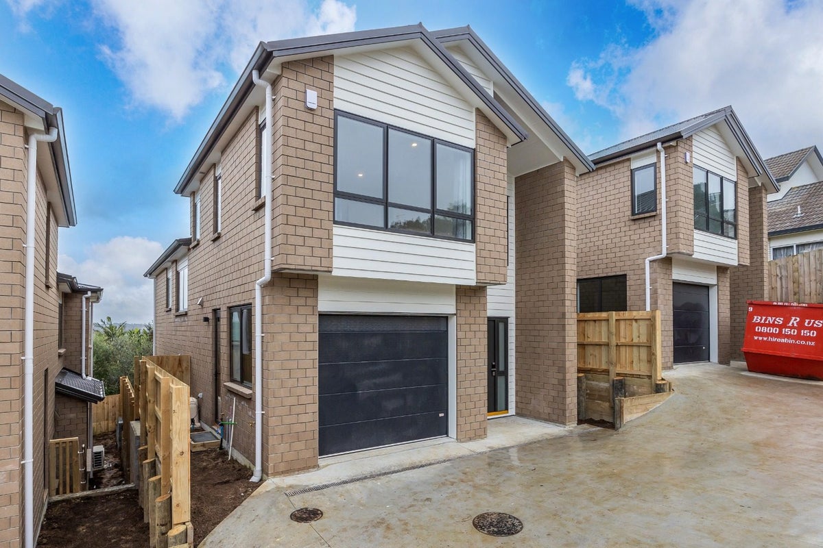 13C Tenbless Court, Unsworth Heights, Auckland - Carousel 1
