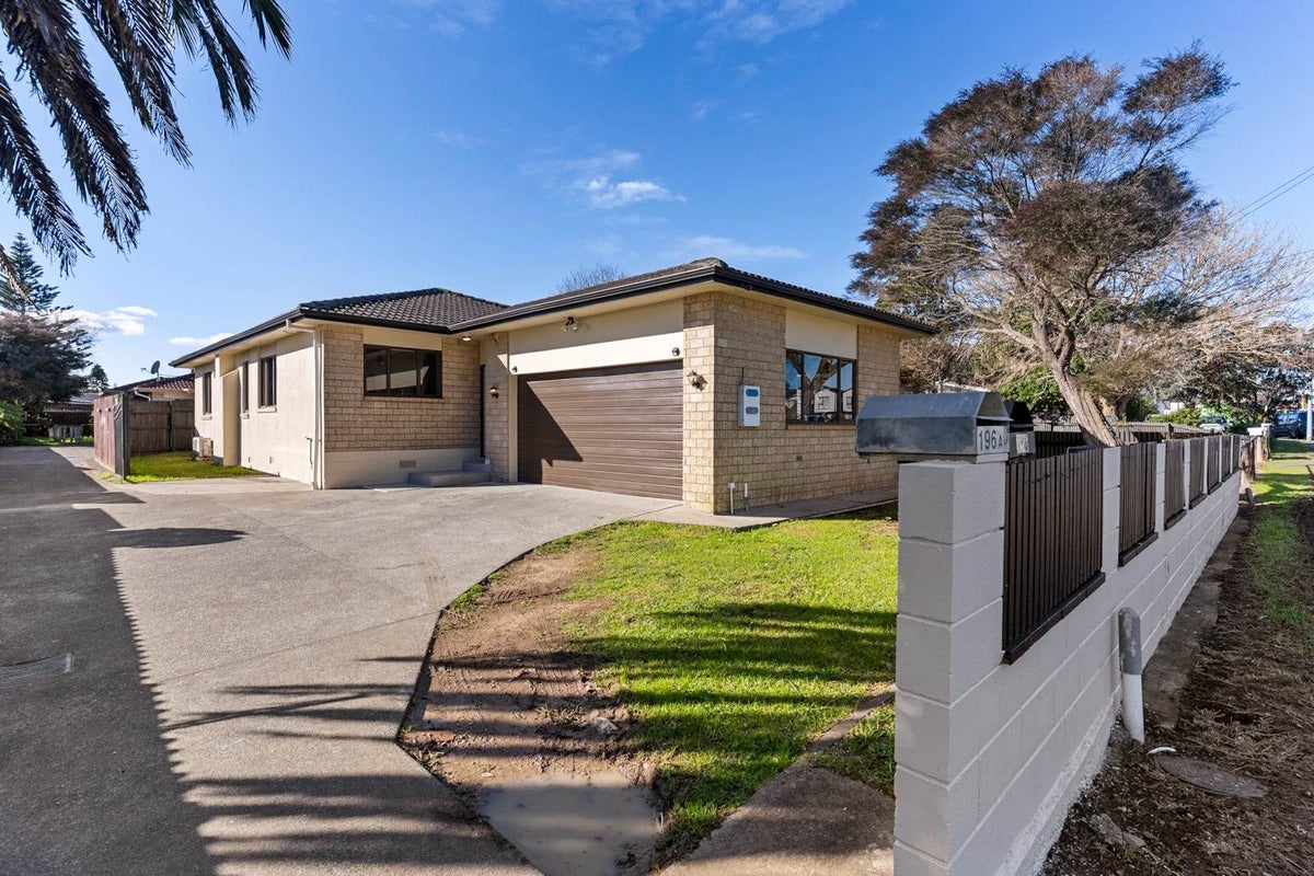 196 Robertson Road, Mangere East, Auckland - Carousel 1