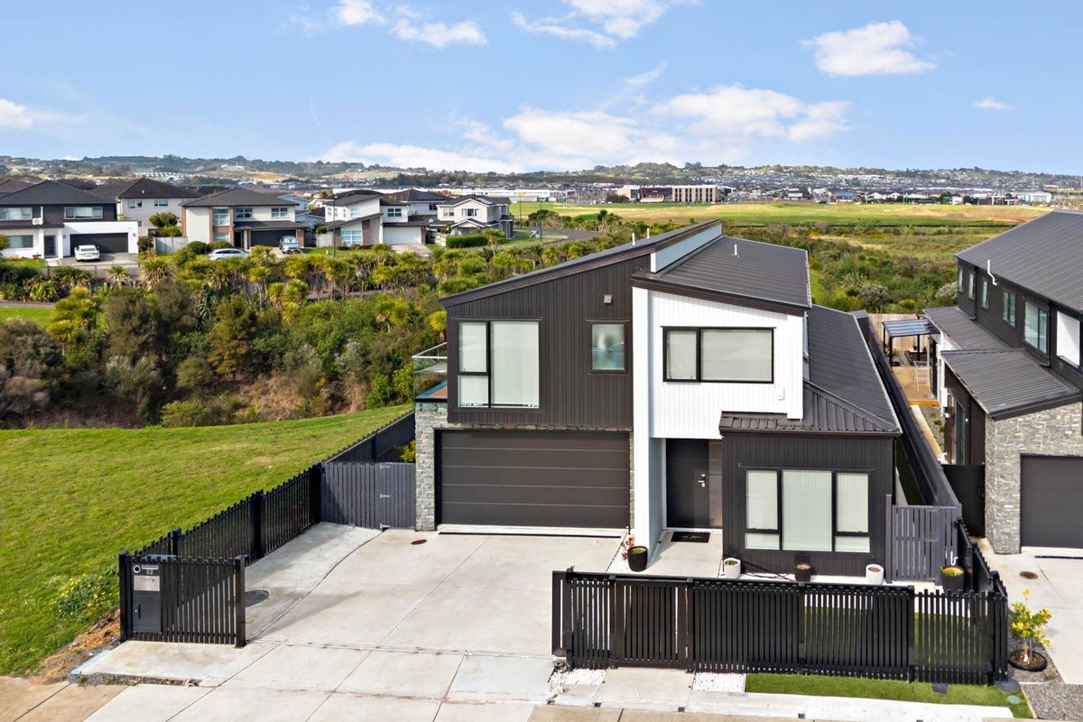 52 Malahide Drive, Flat Bush, Manukau City, Auckland - Carousel 1