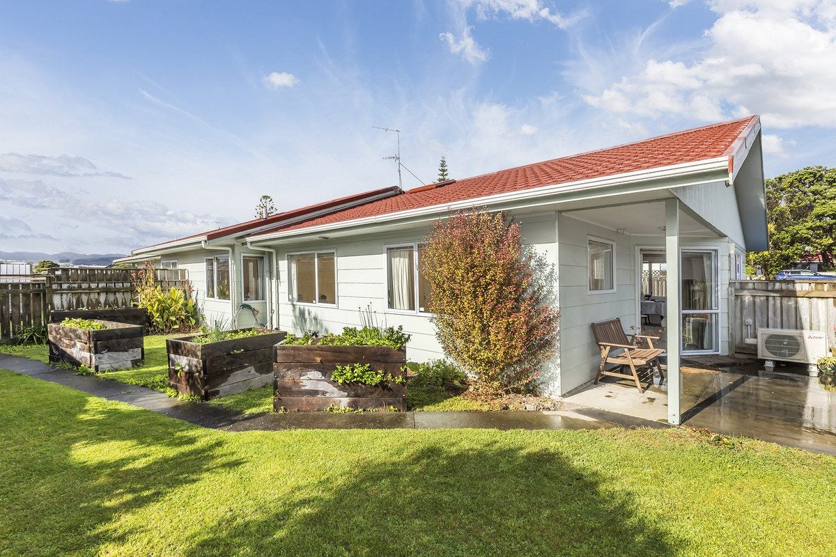 4/63 Main Road, Titahi Bay, Porirua - Carousel 1