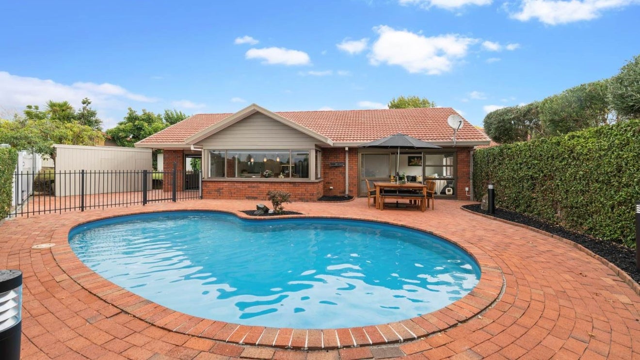 23 Westholm Way, Pahurehure, Papakura - Carousel 1