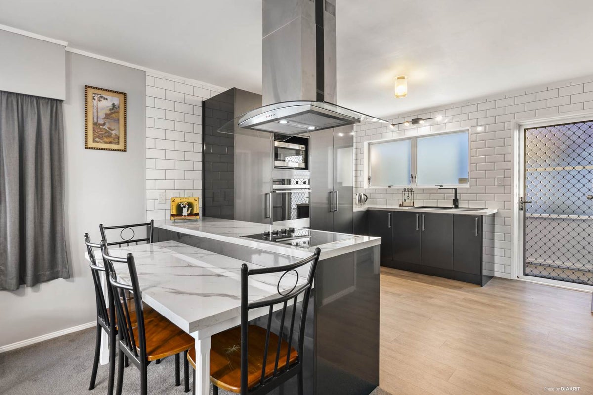 2/1 Don Street, Papakura, Auckland - Carousel 2