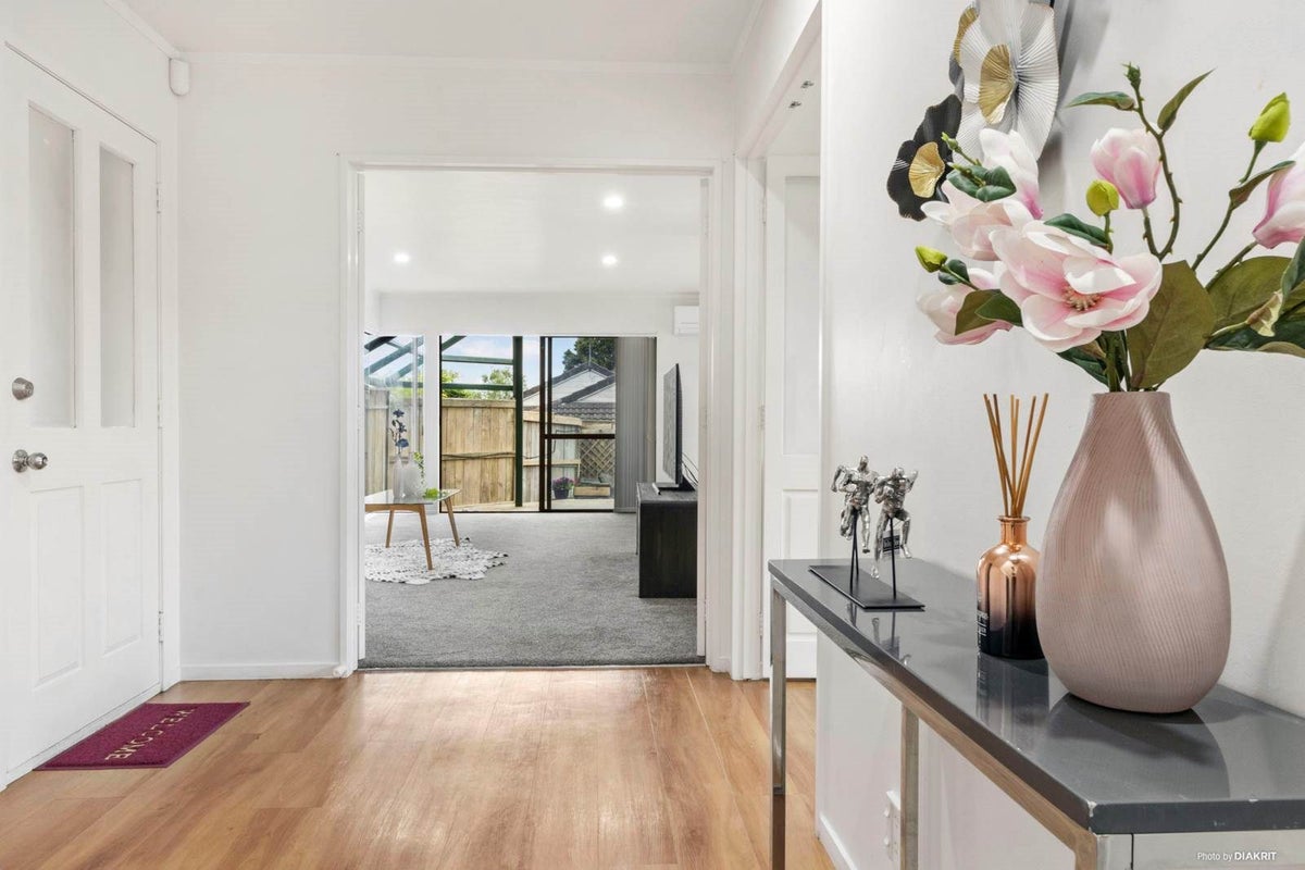 90B Simmental Crescent, Somerville, Manukau - Carousel 2