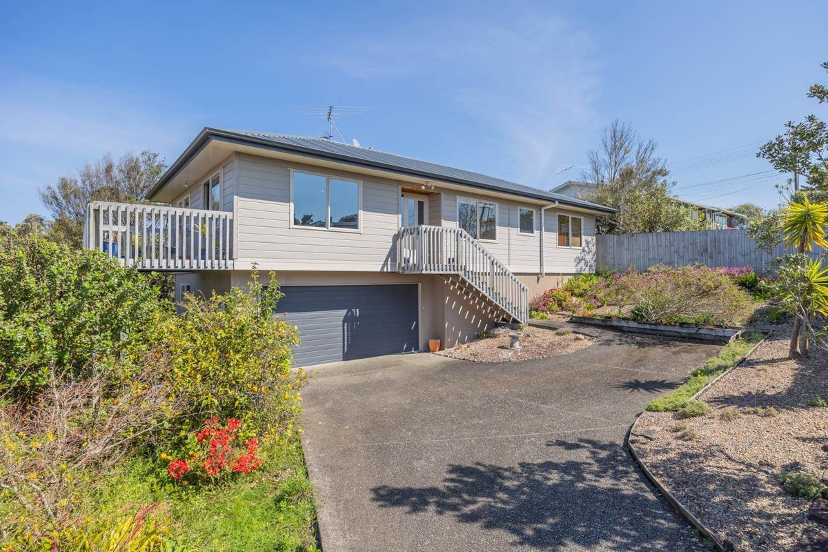 112 John Downs Drive, Browns Bay, Auckland - Carousel 1