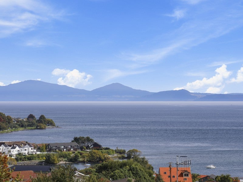 2/66 Harvey Street, Waipahihi, Taupo - Carousel 1