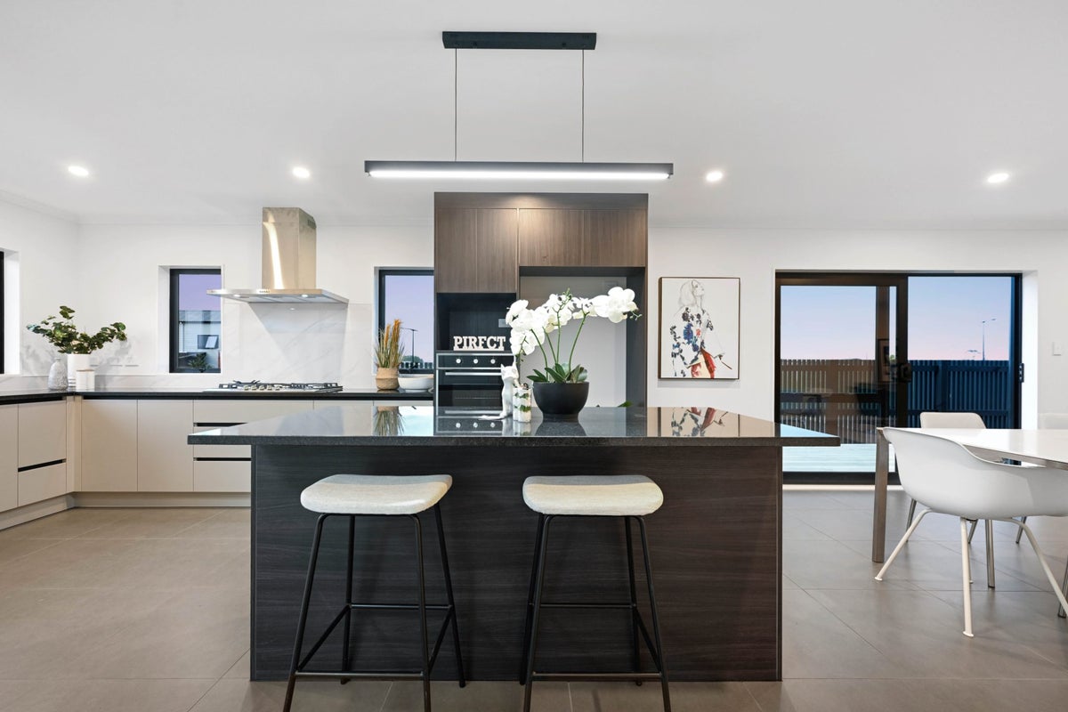 32 Halley Drive, Chartwell, Hamilton - Carousel 2
