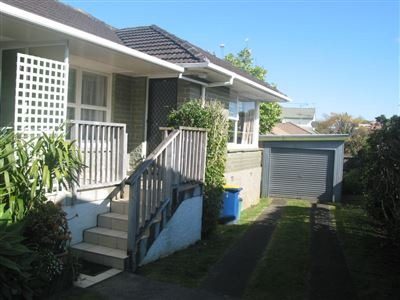 2/59 Shakespeare Road, Milford, Auckland - Carousel 1
