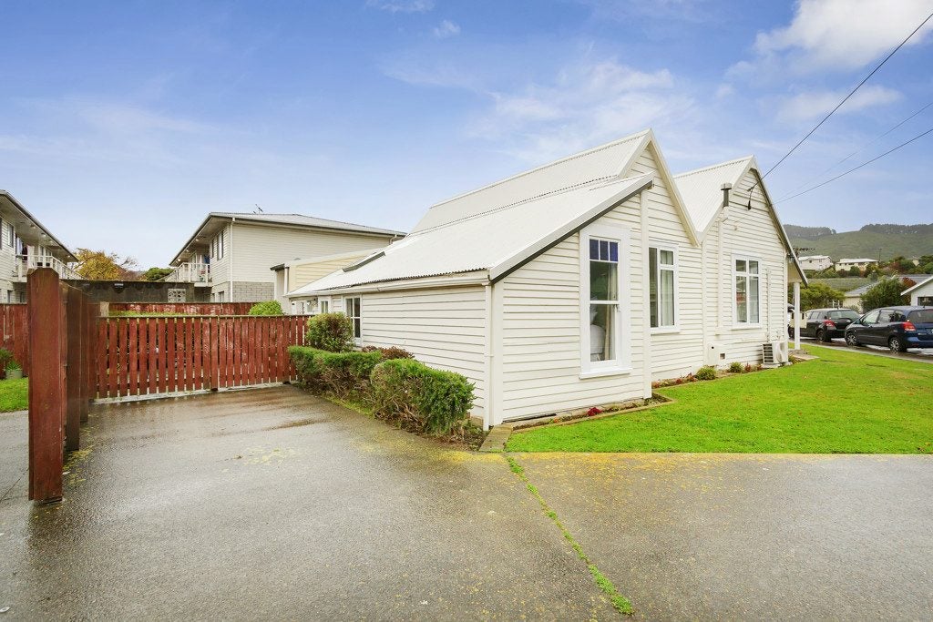 14 Oxford Street, Tawa, Wellington - Carousel 1