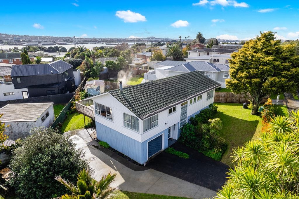 64 Church Road, Mangere Bridge, Auckland - Carousel 1