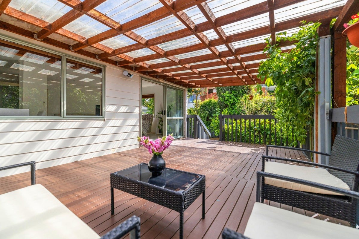 2/8 Tallington Crescent, Torbay, Auckland - Carousel 2