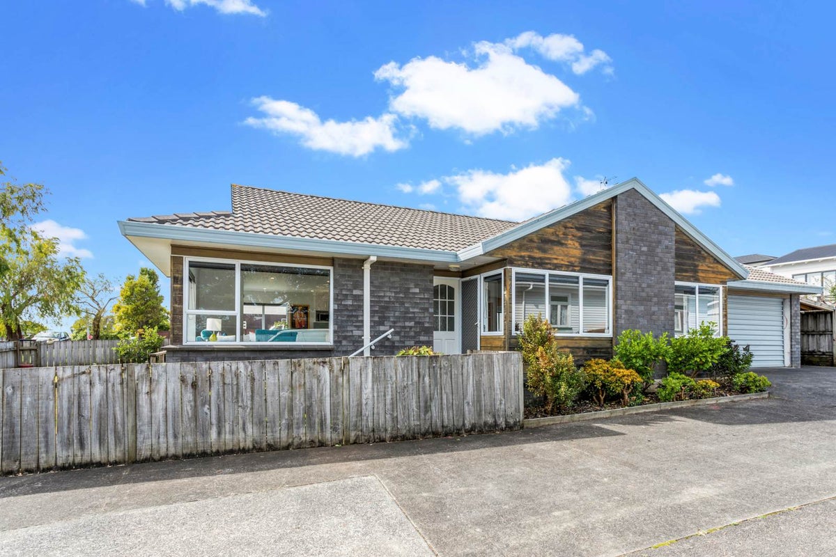 6 Bolton Street, Blockhouse Bay, Auckland - Carousel 1