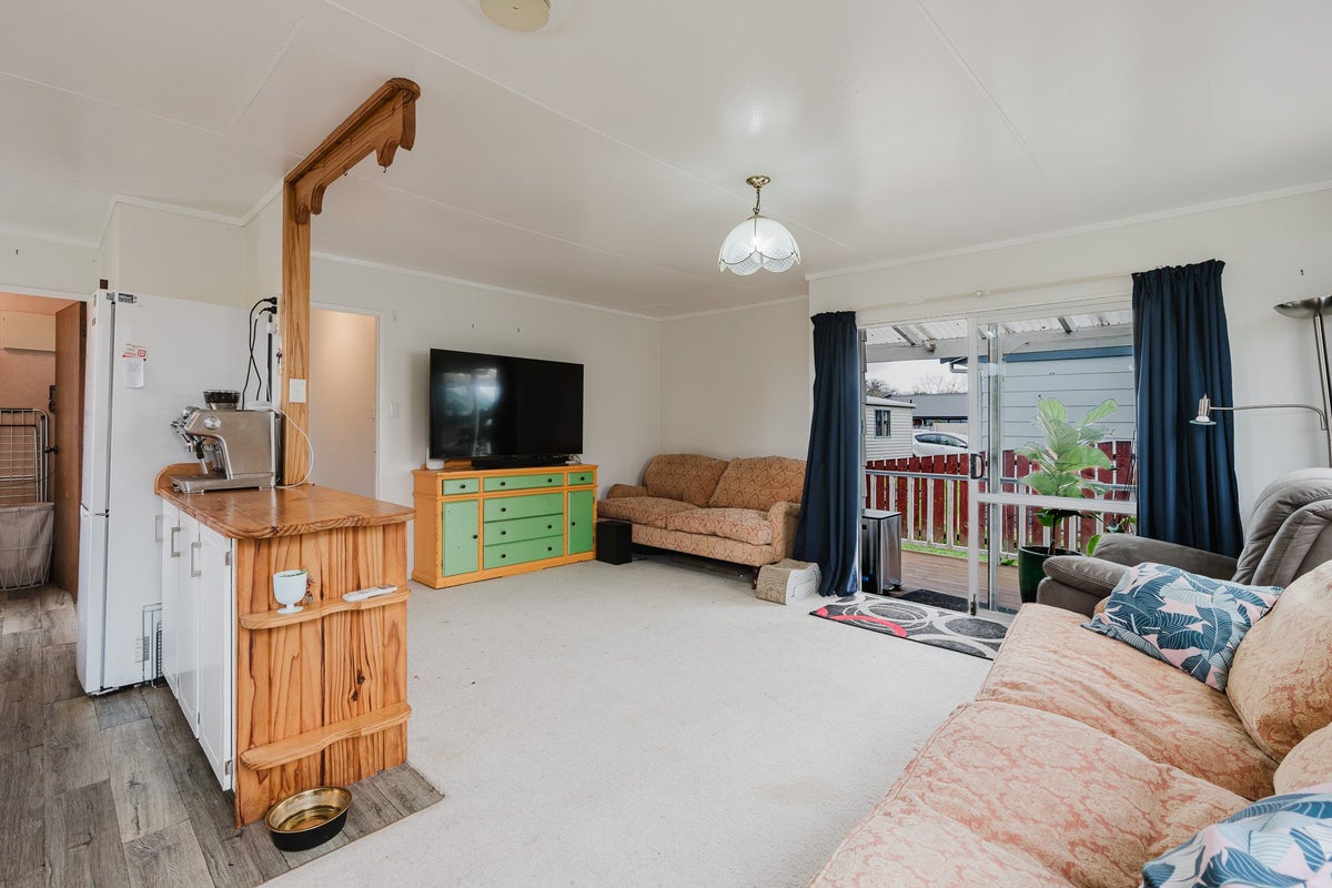 16 Gillett Lane, Enderley, Hamilton - Carousel 2
