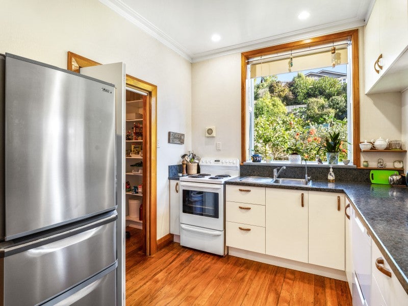 4 Ure Street, South Hill, Oamaru - Carousel 26