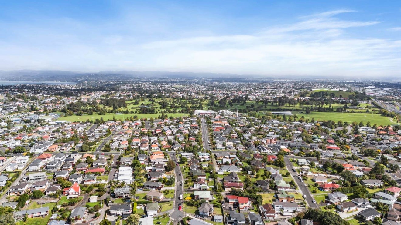 18 Camellia Place, Mount Roskill, Auckland - Carousel 30