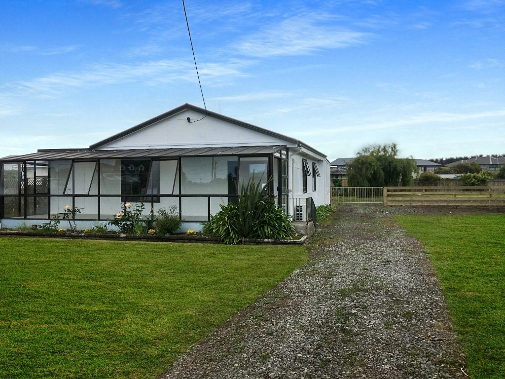 79 Seabury Avenue, Foxton Beach, Foxton - Carousel 1