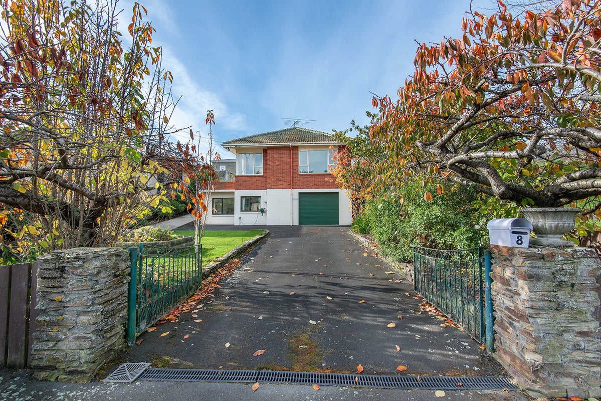 8 Elwyn Crescent, Green Island, Dunedin - Carousel 1