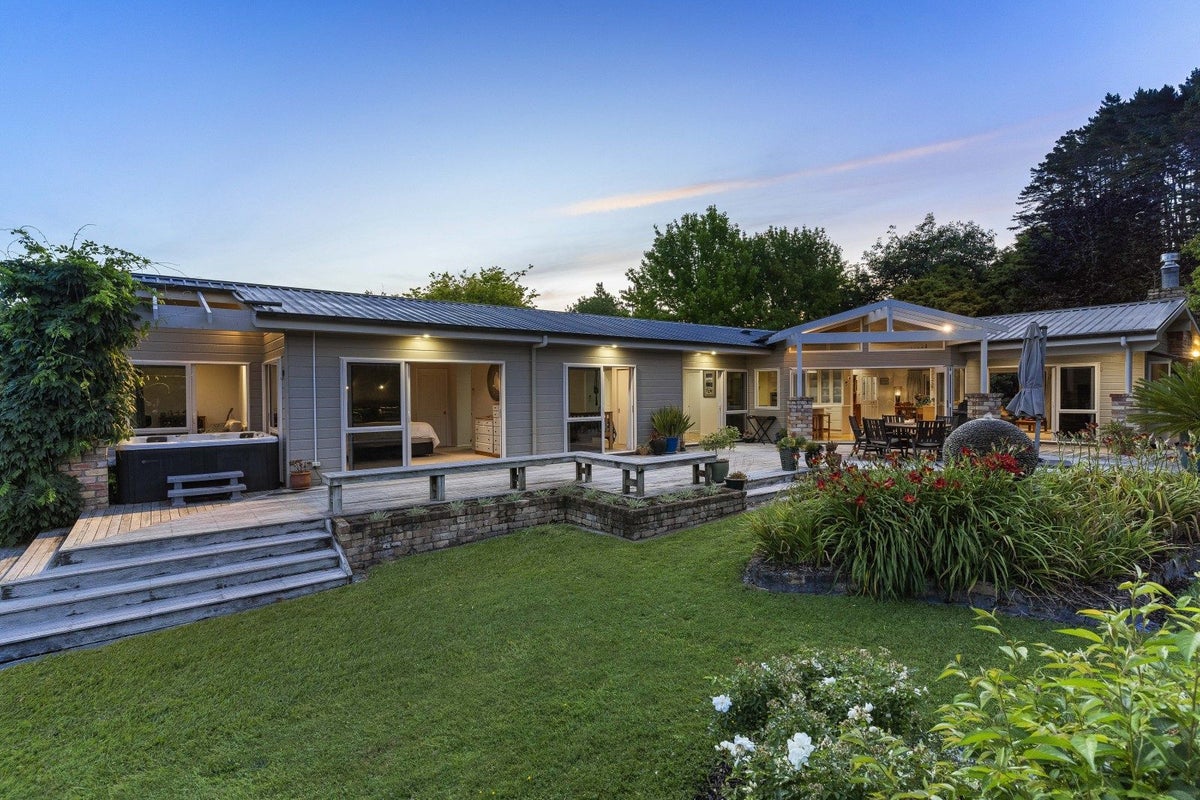 196 Blackbridge Road, Albany - Carousel 1