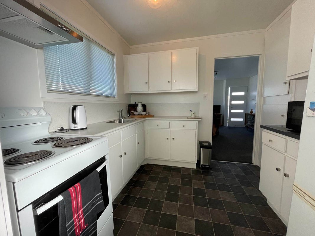 1/2 Aplin Place, Birkdale, Auckland - Carousel 35