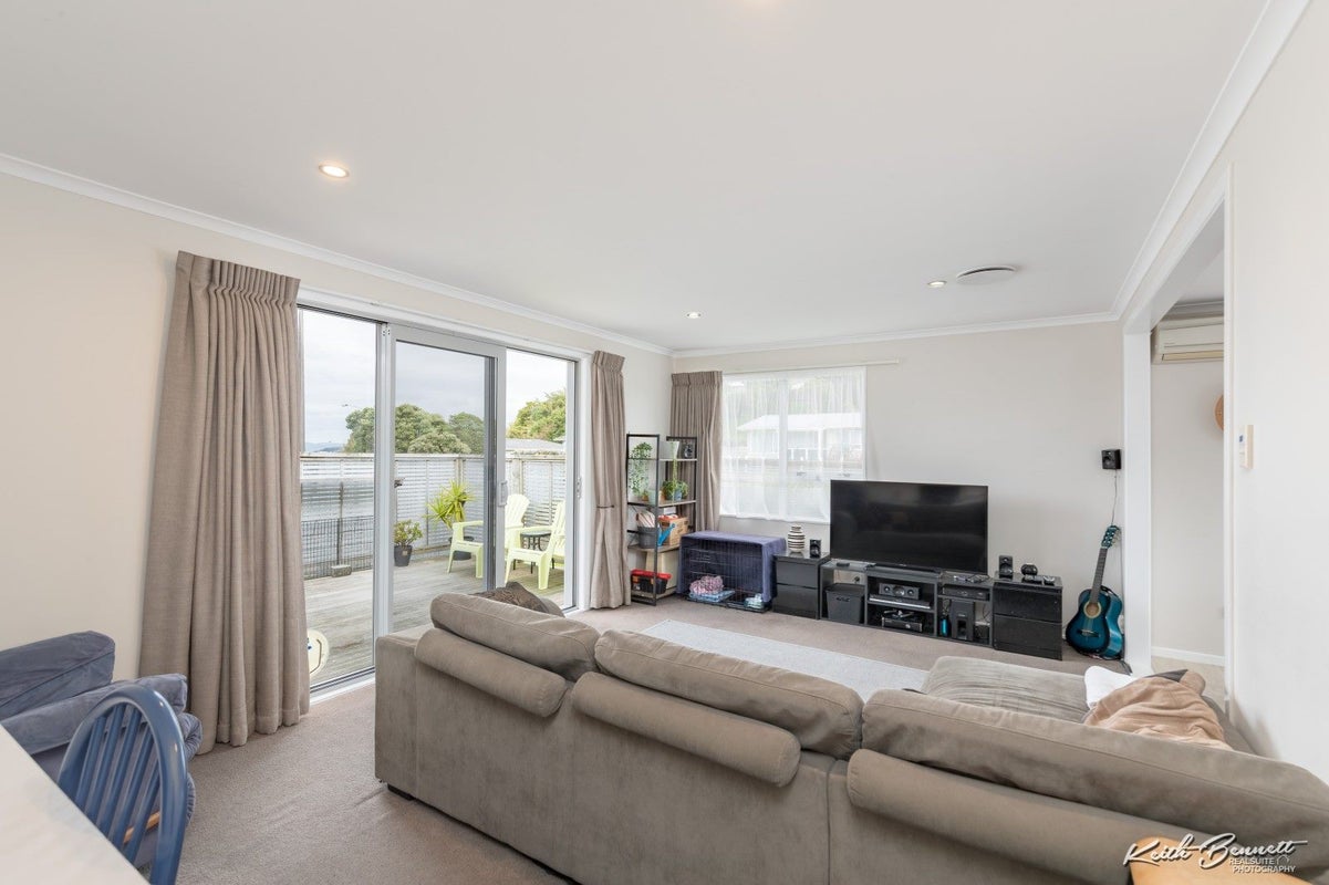 182 Major Drive, Kelson, Lower Hutt - Carousel 2