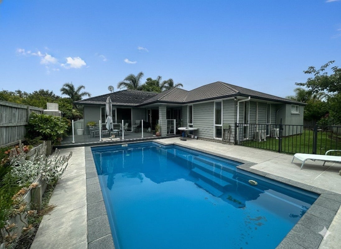 20 Huntington Park Drive, Greenhithe, Auckland - Carousel 1
