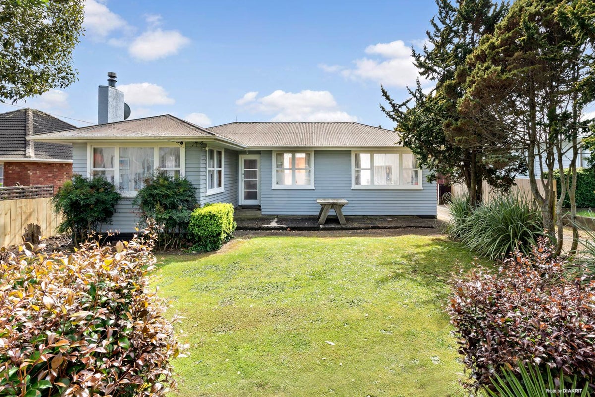 10 Elizabeth Street, Tuakau, Tuakau - Carousel 1